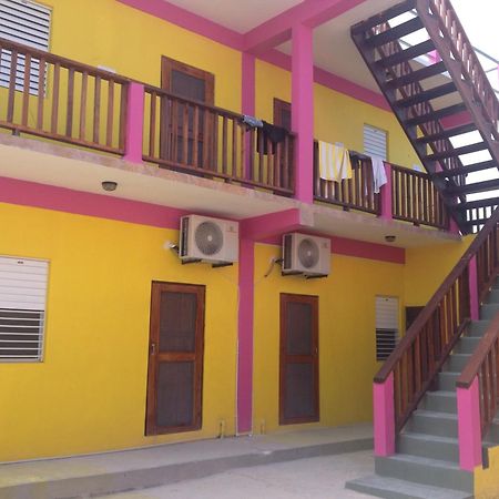 Hostel Travellers Palm Backpackers Caye Caulker Exterior foto