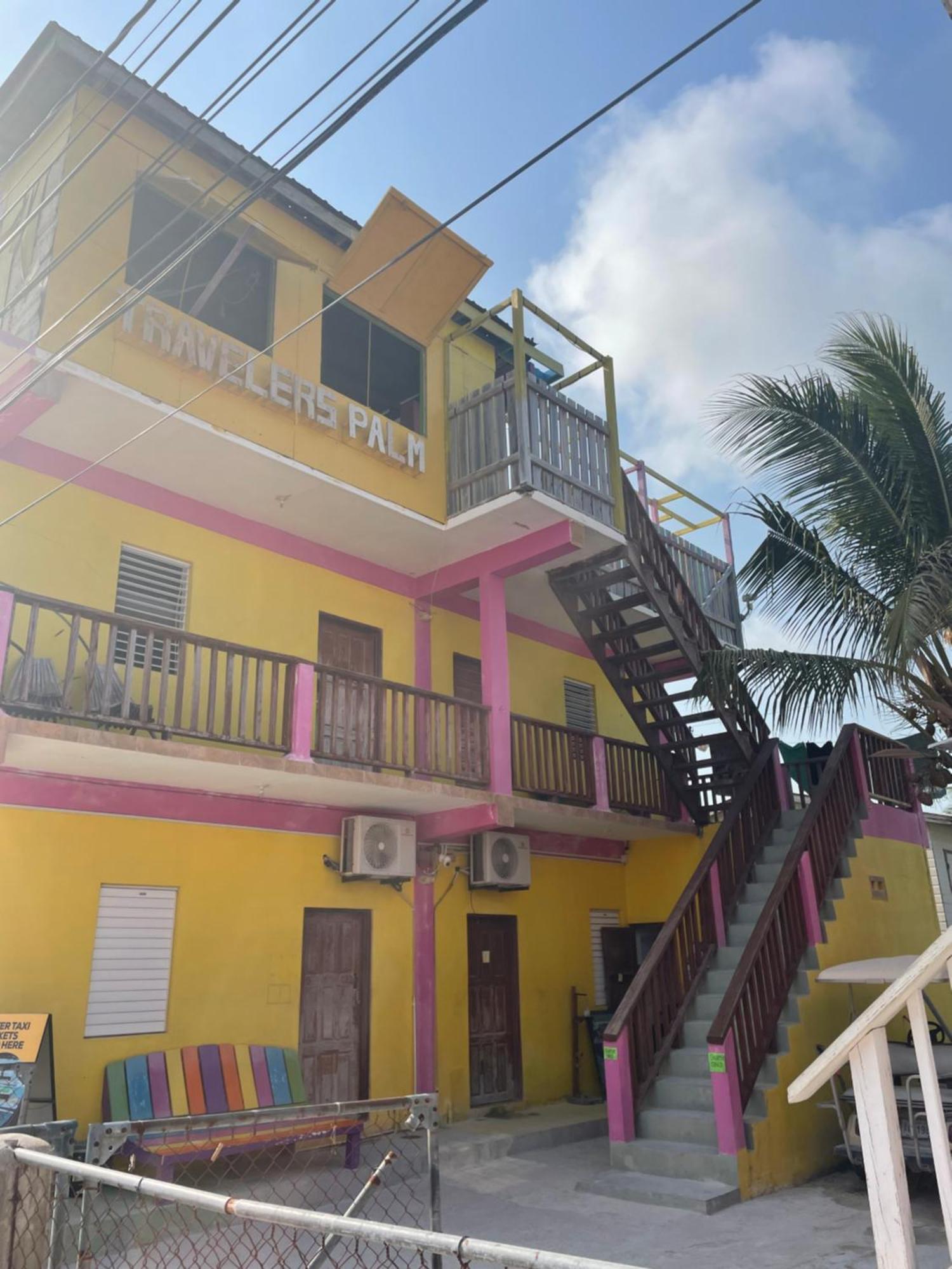 Hostel Travellers Palm Backpackers Caye Caulker Exterior foto