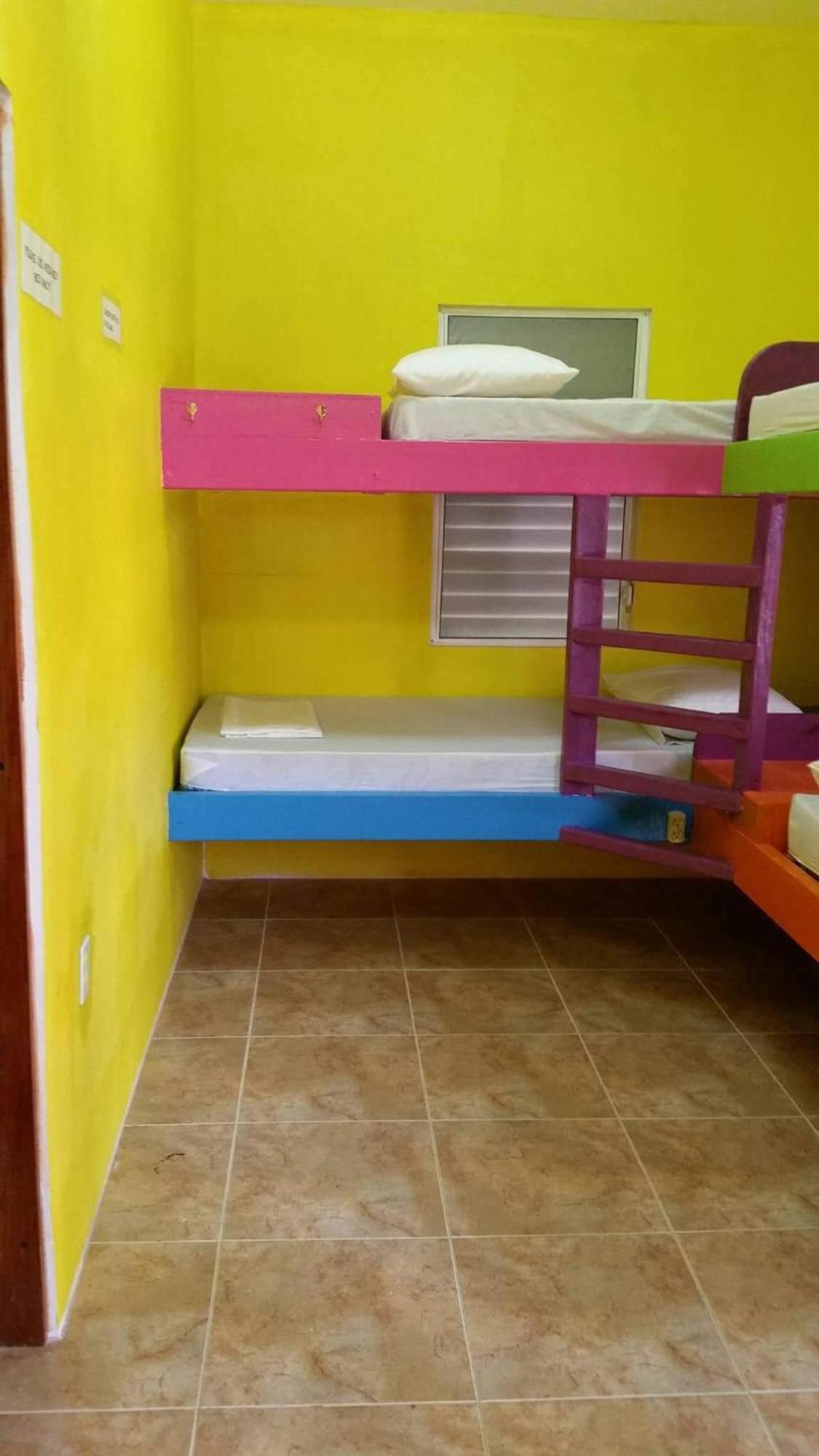 Hostel Travellers Palm Backpackers Caye Caulker Exterior foto