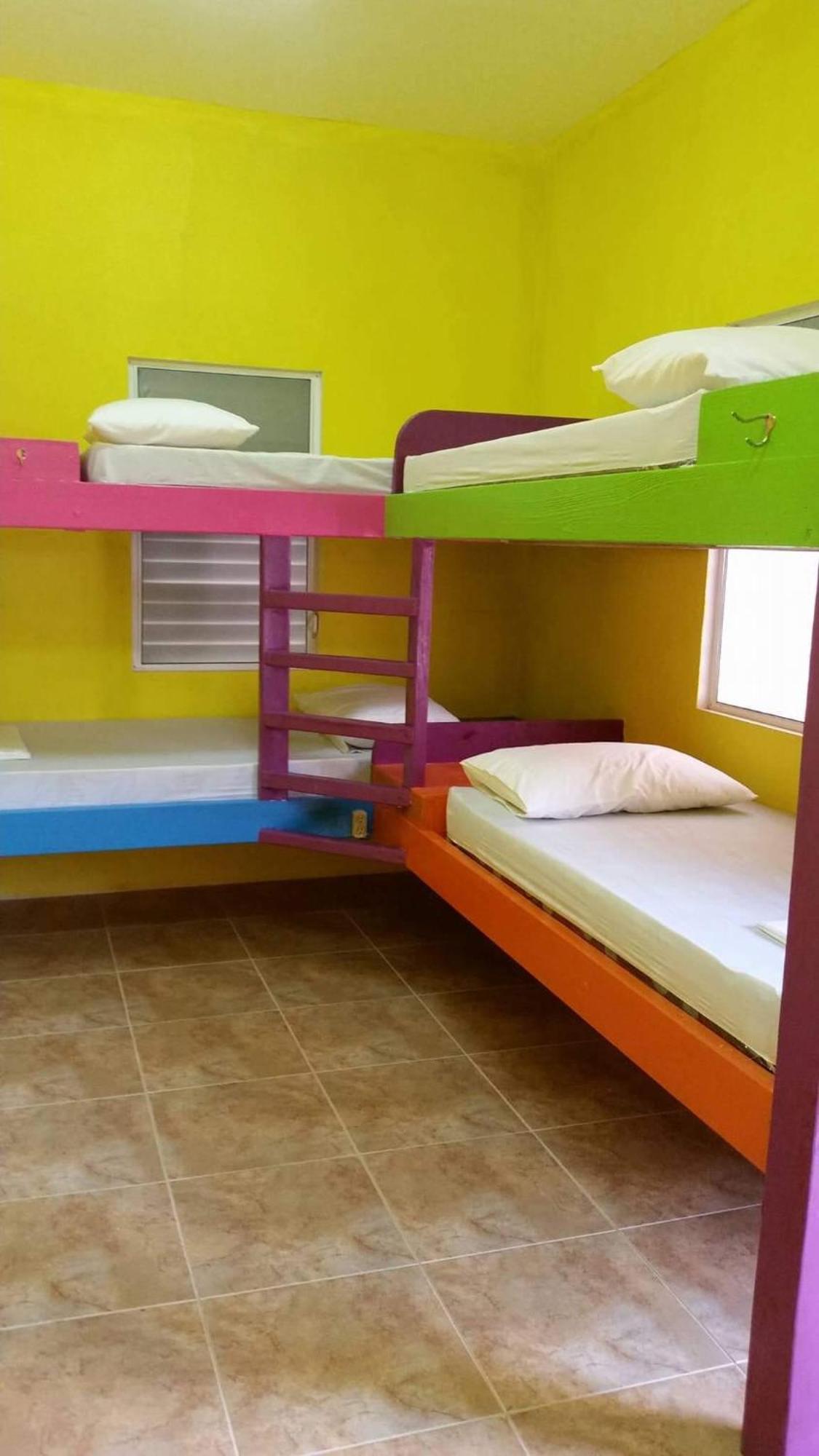 Hostel Travellers Palm Backpackers Caye Caulker Exterior foto