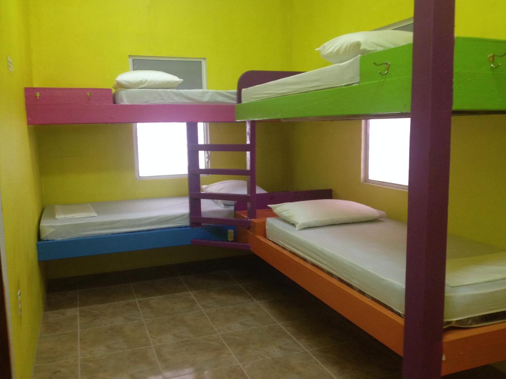Hostel Travellers Palm Backpackers Caye Caulker Exterior foto