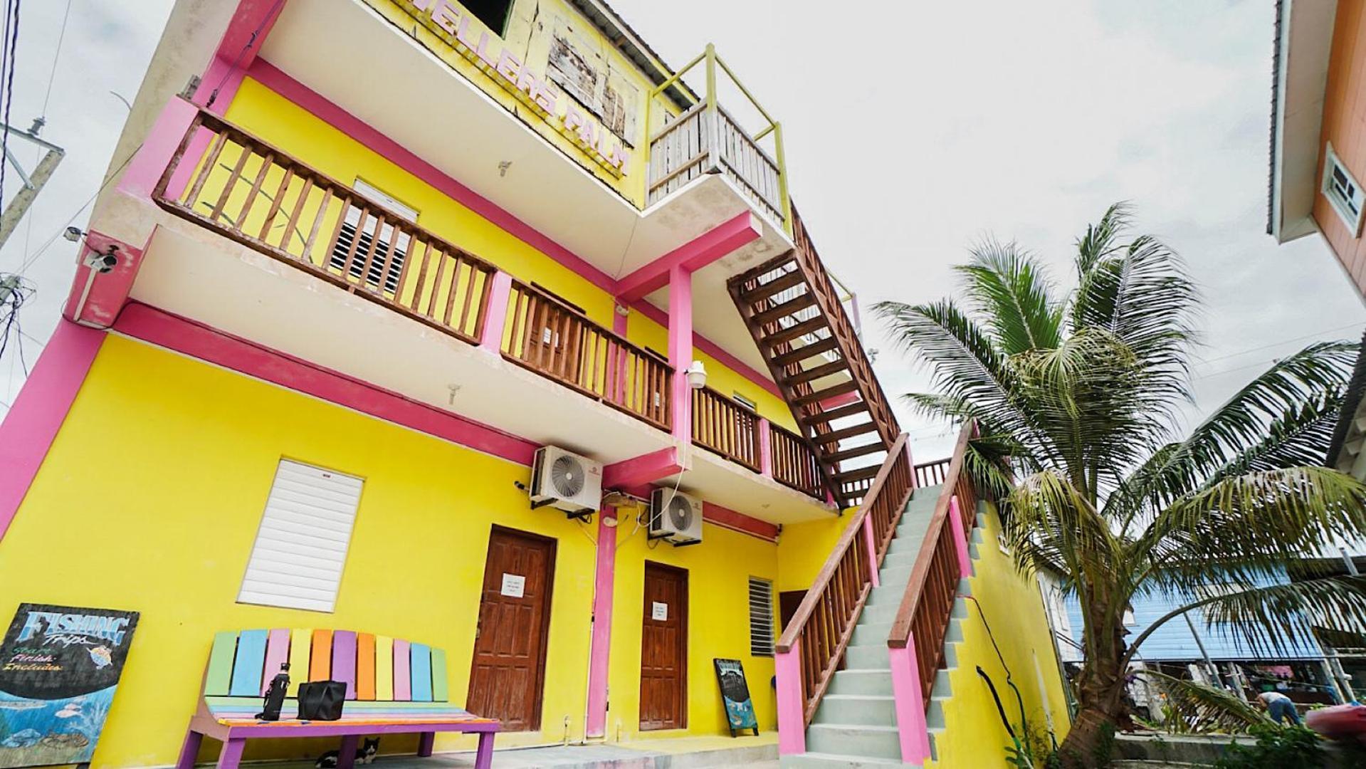 Hostel Travellers Palm Backpackers Caye Caulker Exterior foto