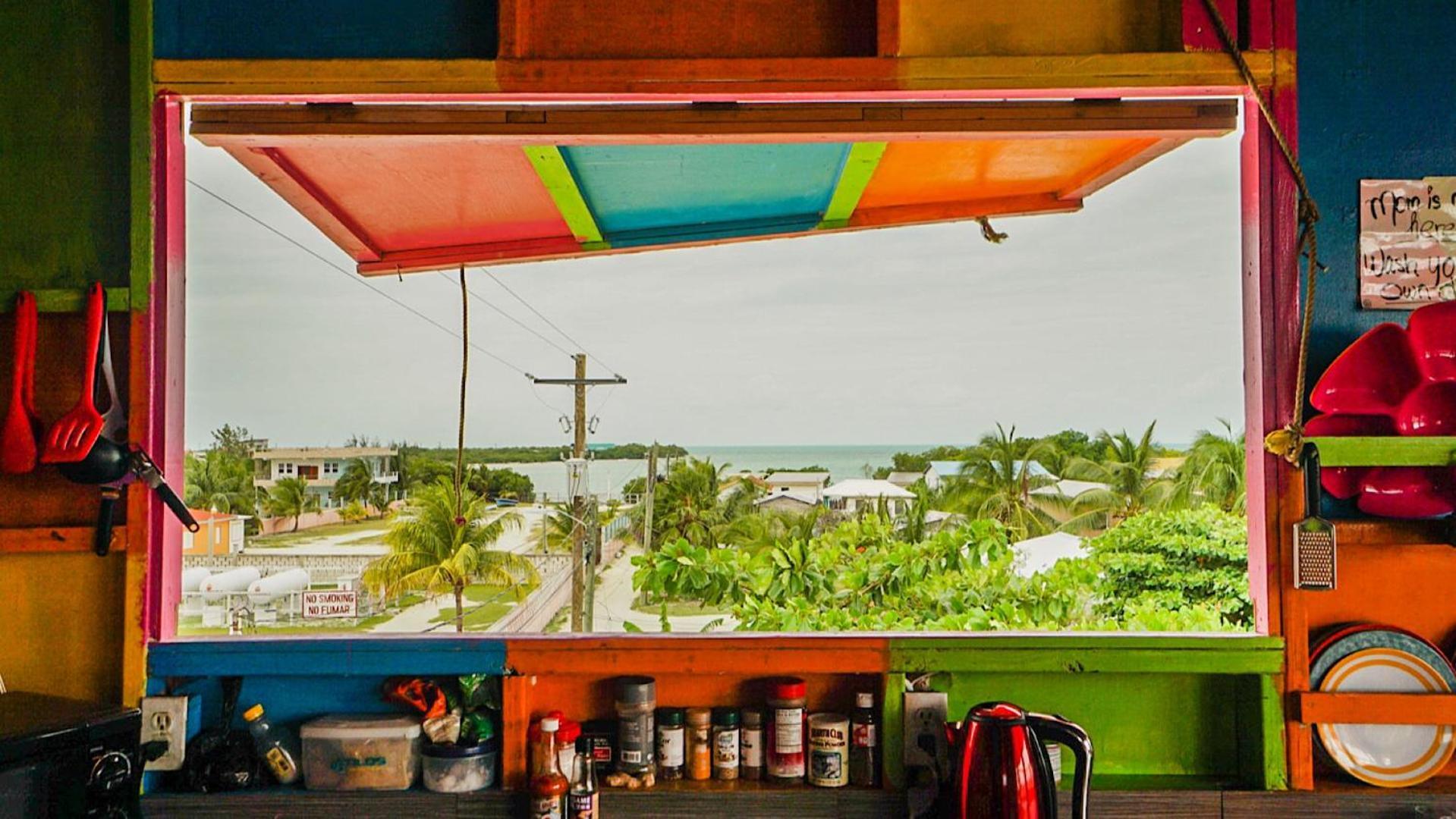 Hostel Travellers Palm Backpackers Caye Caulker Exterior foto