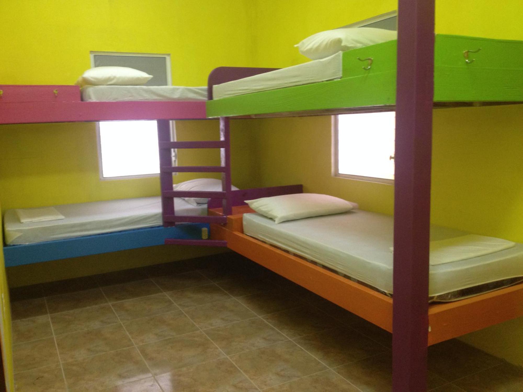 Hostel Travellers Palm Backpackers Caye Caulker Exterior foto