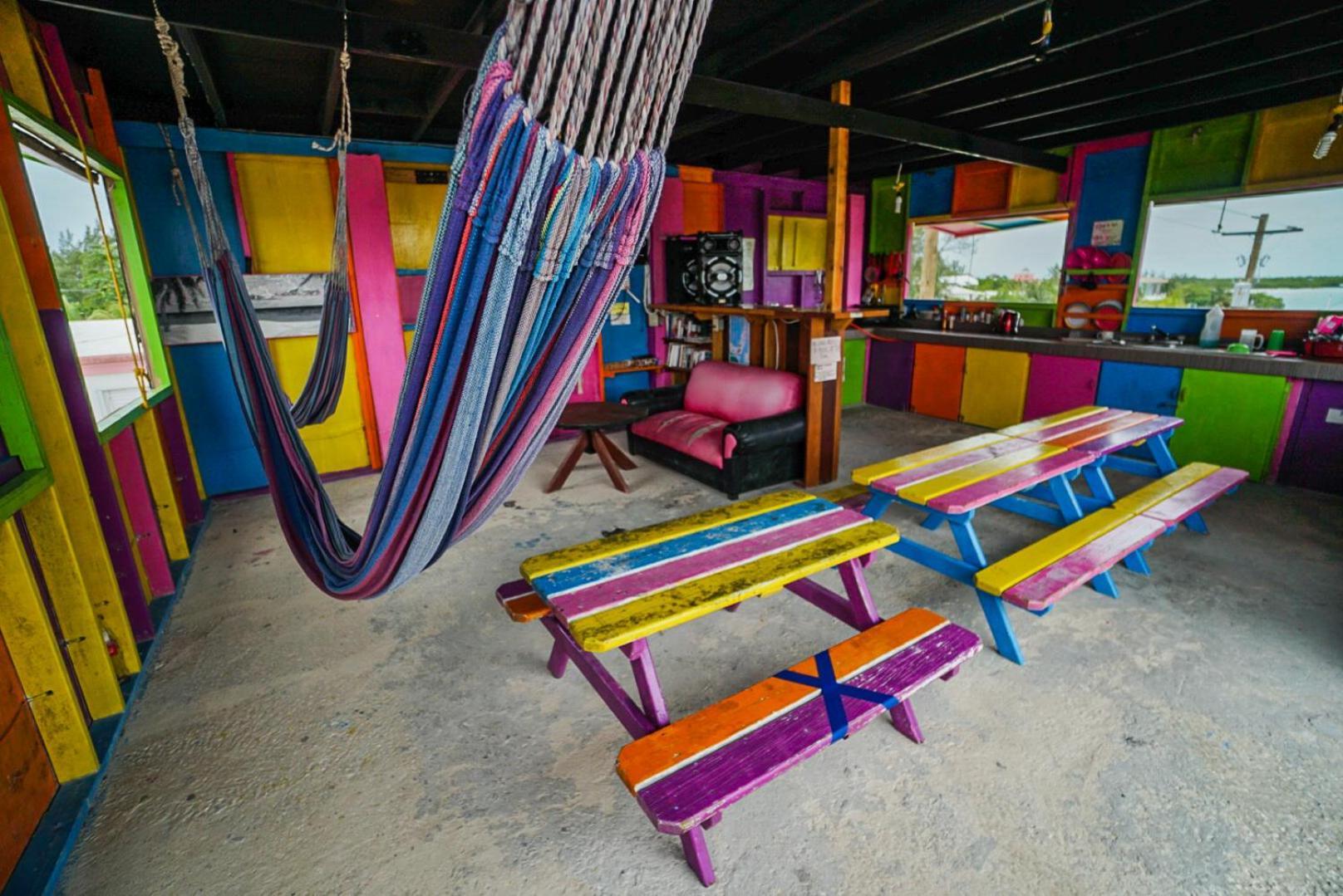 Hostel Travellers Palm Backpackers Caye Caulker Exterior foto